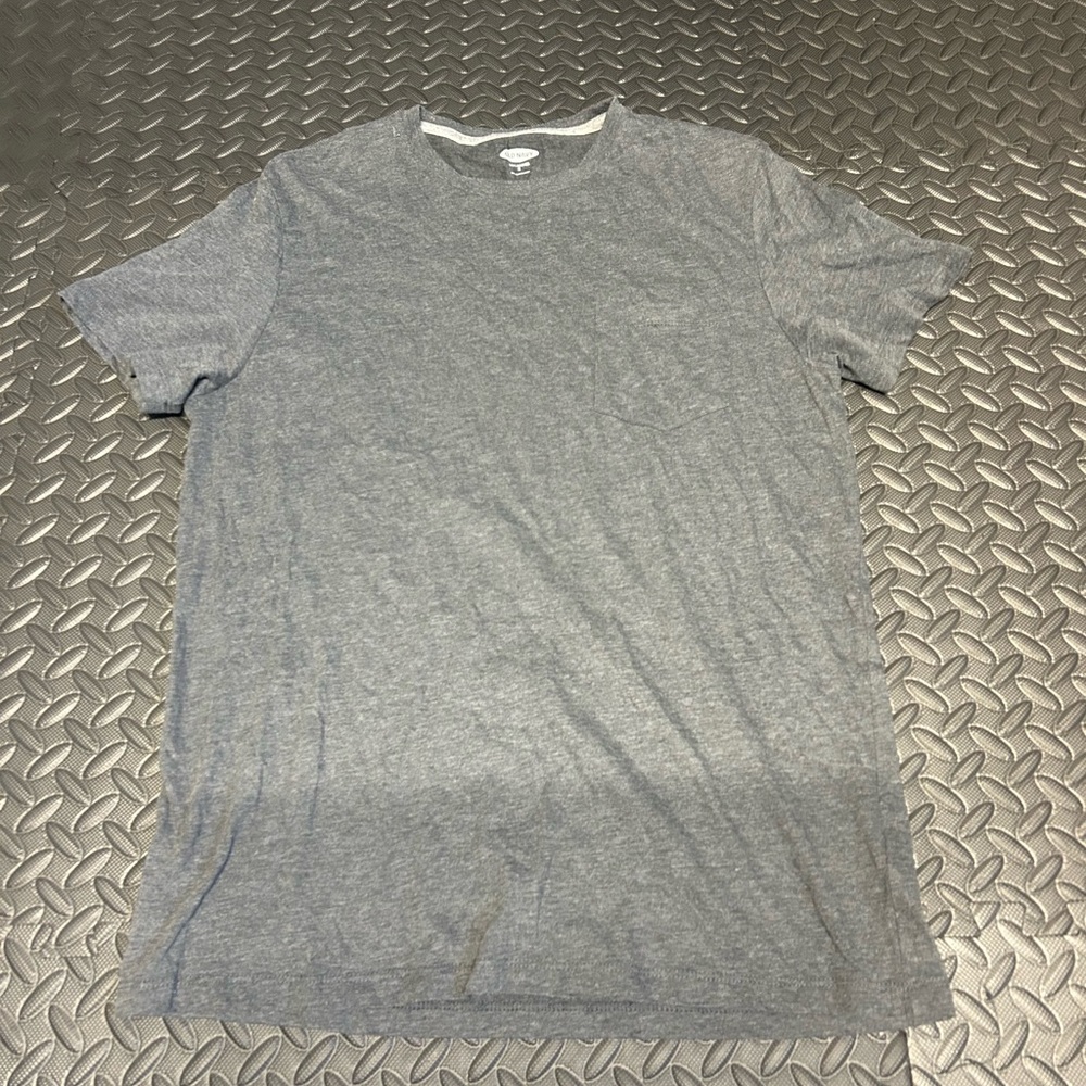 Old Navy Men's Heathered Gray Short Sleeve Crew Tee Soft Washed.